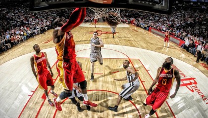 爱游戏体育app网页版下载-东契奇压哨绝杀独行侠惊险赢球，东契奇会续约独行侠吗