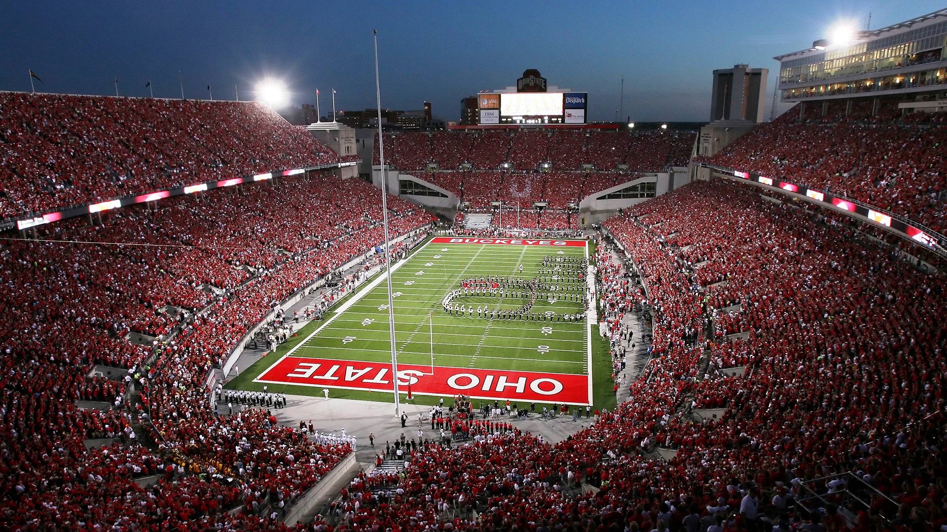 李轩豪在“湾区杯”围棋大棋士赛中战胜卫冕冠军杨楷文，围棋选手李轩豪